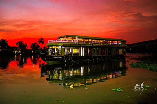 WaterWheel Houseboats